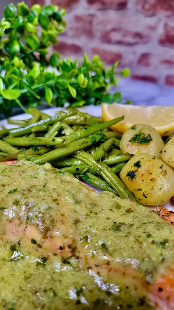 Saumon Gourmet au Beurre Citronné et son Duo de Légumes Sautés